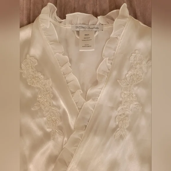 ✨ Luxury White Ivory Robe Size S - Picture 3 of 8